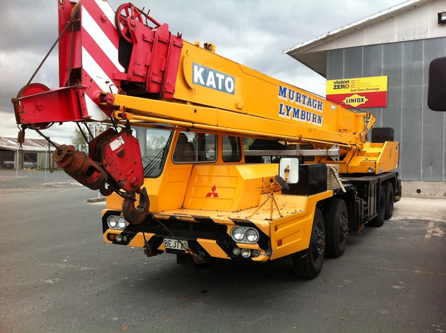 Kato NK-300E-v Fully Hydraulic Truck Crane